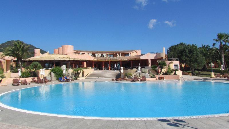 Sant'Elmo Beach Hotel Castiadas Esterno foto